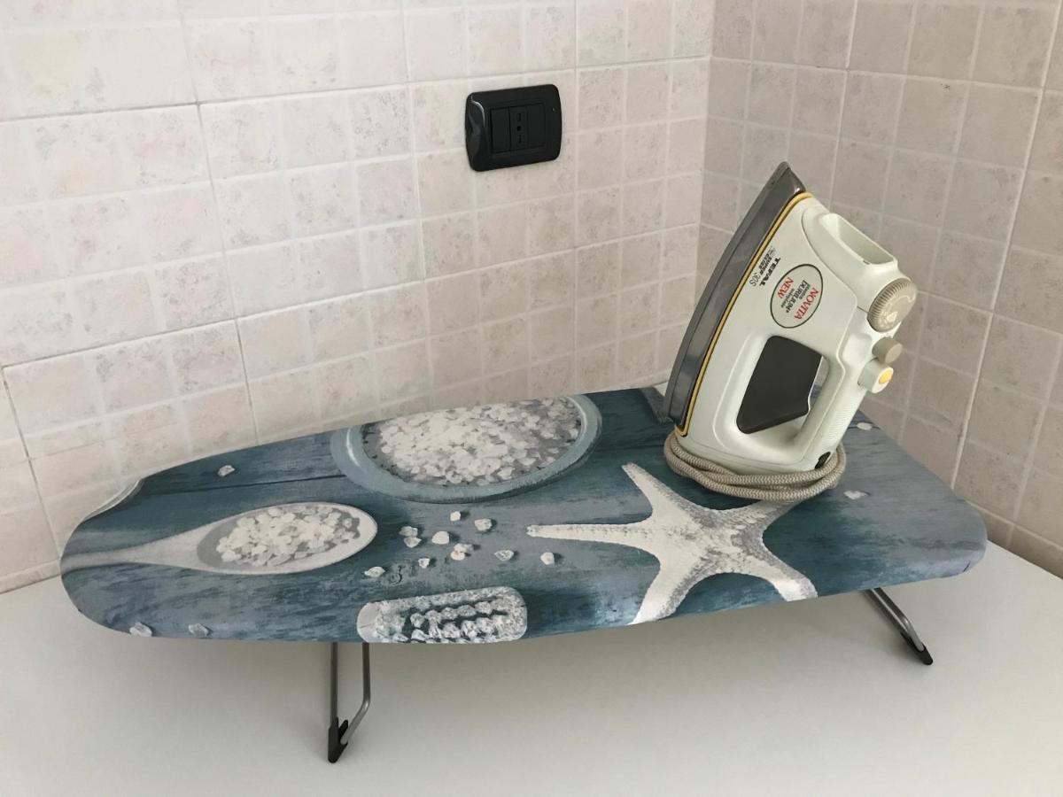 F&G 71100 - Appartamento sanificato con prodotti conformi al DGPRE 05443 - in zona tranquilla e riservata - a pochi min dall aeroporto - parcheggio privato su richiesta Foggia Esterno foto