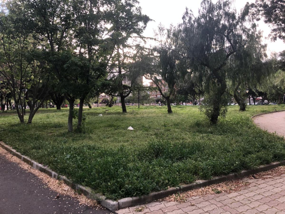 F&G 71100 - Appartamento sanificato con prodotti conformi al DGPRE 05443 - in zona tranquilla e riservata - a pochi min dall aeroporto - parcheggio privato su richiesta Foggia Esterno foto