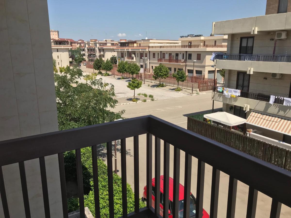 F&G 71100 - Appartamento sanificato con prodotti conformi al DGPRE 05443 - in zona tranquilla e riservata - a pochi min dall aeroporto - parcheggio privato su richiesta Foggia Esterno foto