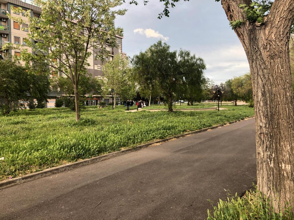 F&G 71100 - Appartamento sanificato con prodotti conformi al DGPRE 05443 - in zona tranquilla e riservata - a pochi min dall aeroporto - parcheggio privato su richiesta Foggia Esterno foto
